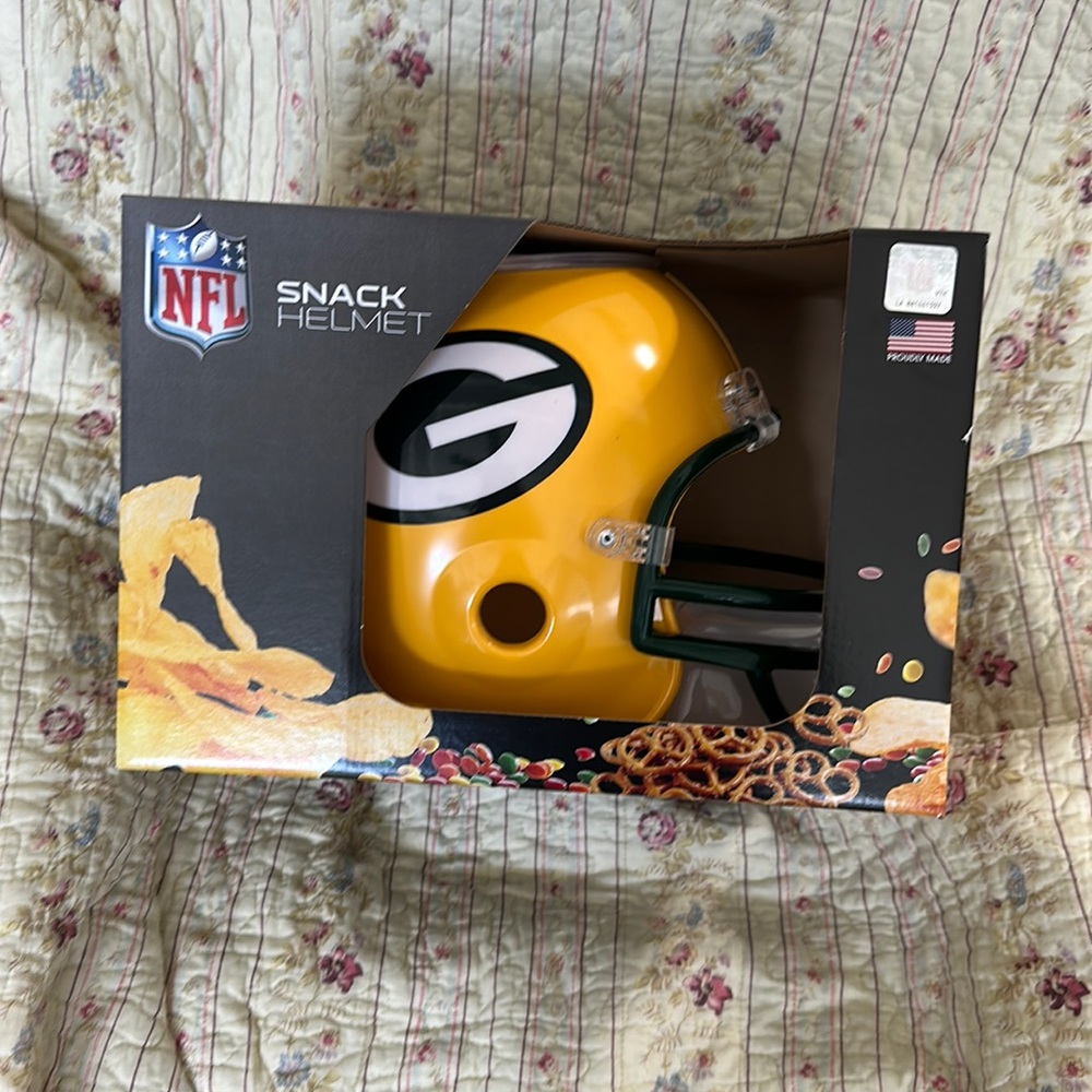 NFL GB Large Packers Snack Helmet NWT